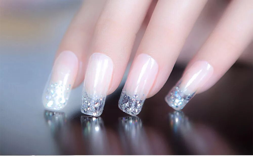 френч светоотражающим лаком. маникюр беллы хадид 2022г. зеркальный маникюр гель лаком. светоотражающий гель лак для ногтей маникюр. желтый маникюр.