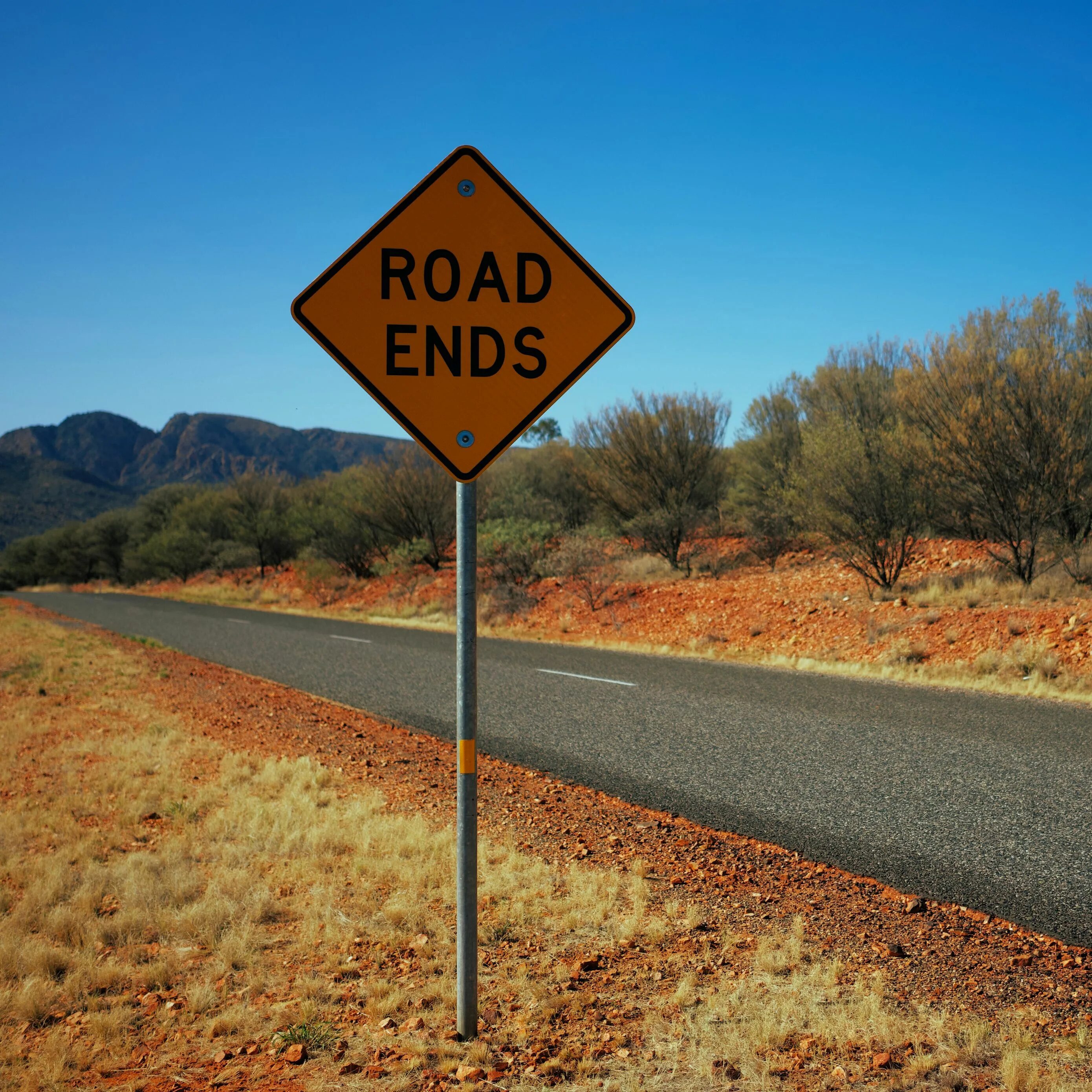 Город ансти. Main road. Фон трасса сбоку. Фон трасса сбоку. Американские дорожные знаки на трассах.
