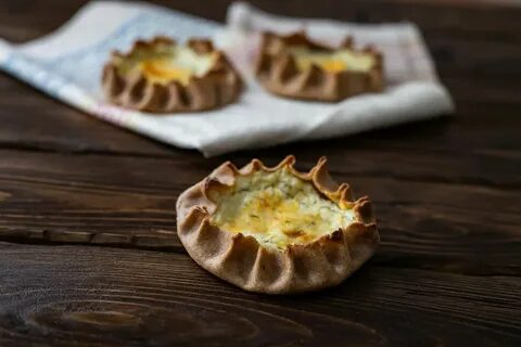 Открытые пирожки из ржаного пресного