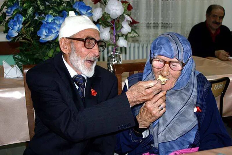 Мусульманская бабушка. Старик мусульманин. Старики в Исламе. Старые родители мусульмане.