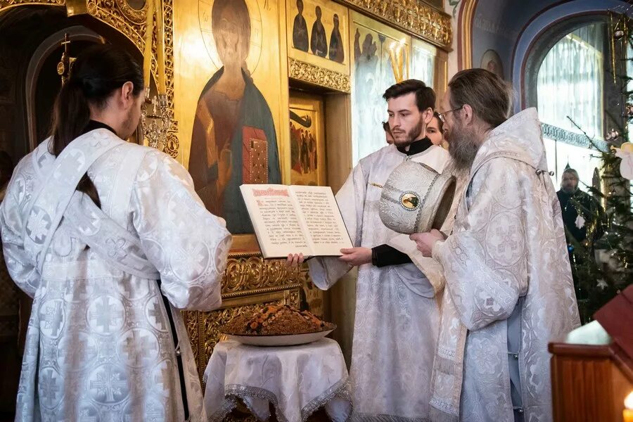 Богослужение 6 января 2022 в храме. Служба 6 января утром в церкви. Лазарева суббота икона. Сочельник в храме икона. Литургия василия великого 6 января.