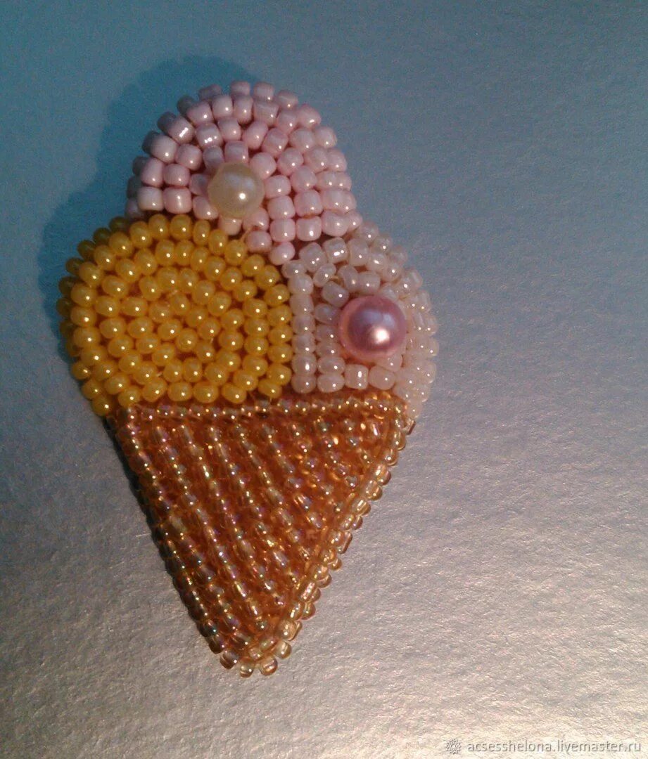 Мороженка из бисера. Мороженое из бисера. Брошь из бисера мороженое. Брошки из бисера мороженое. Мороженое из бисера.