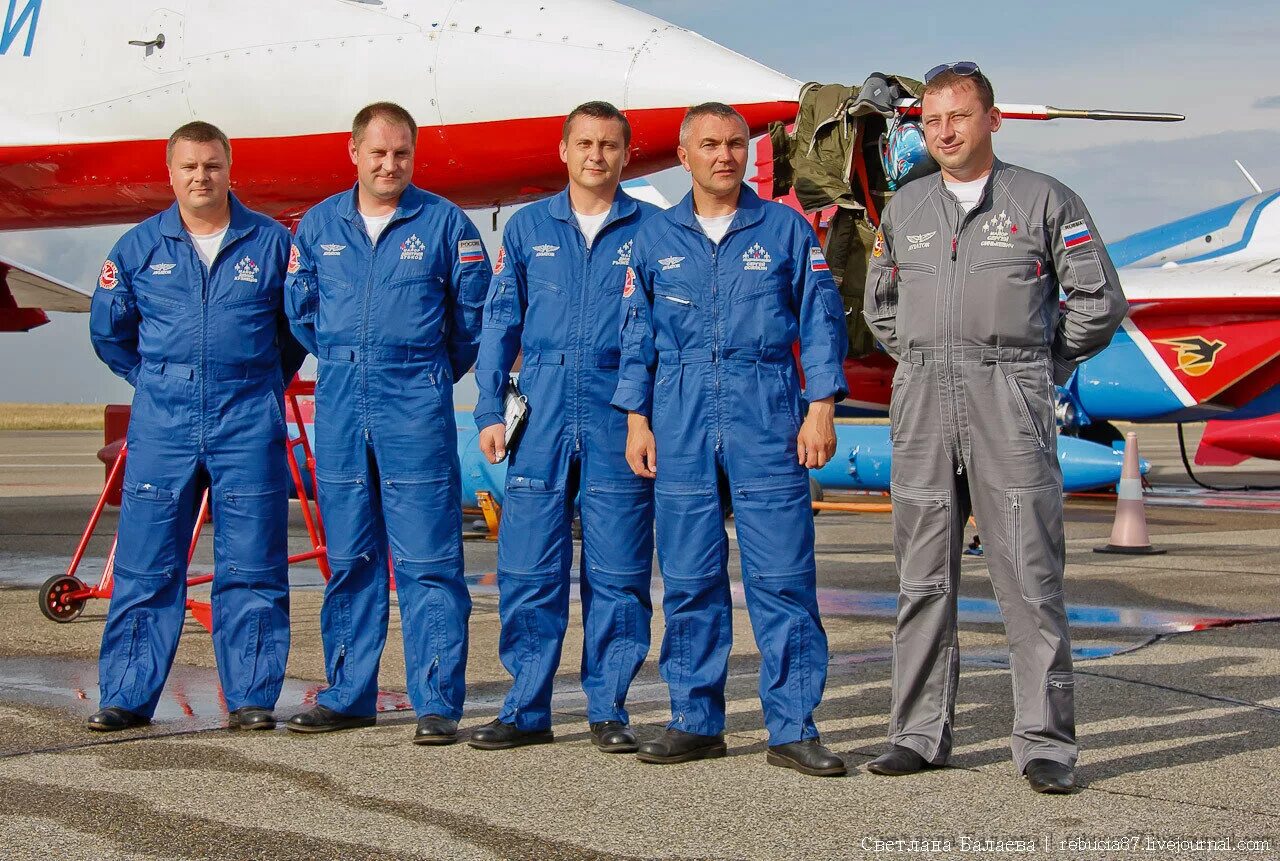 Группа русский витязь. Авиационная пилотажная группа «Стрижи».