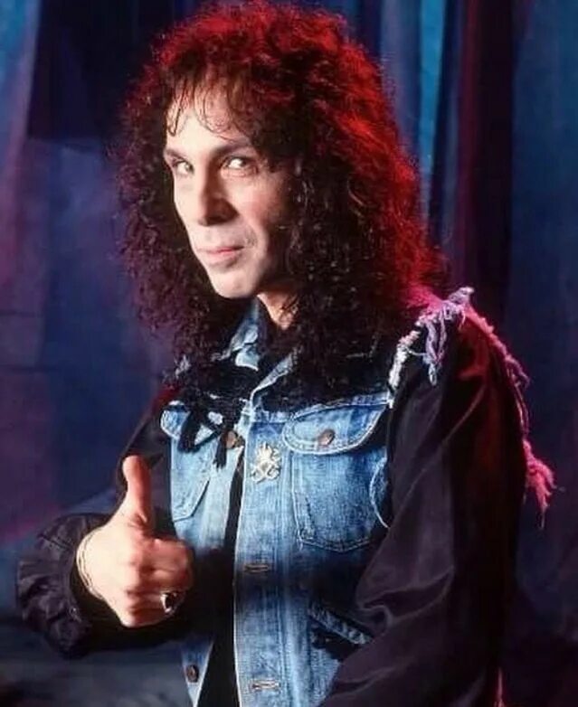 Ronnie dio. Ronnie James Dio. Дио вокалист. Ronnie James Dio молодой.