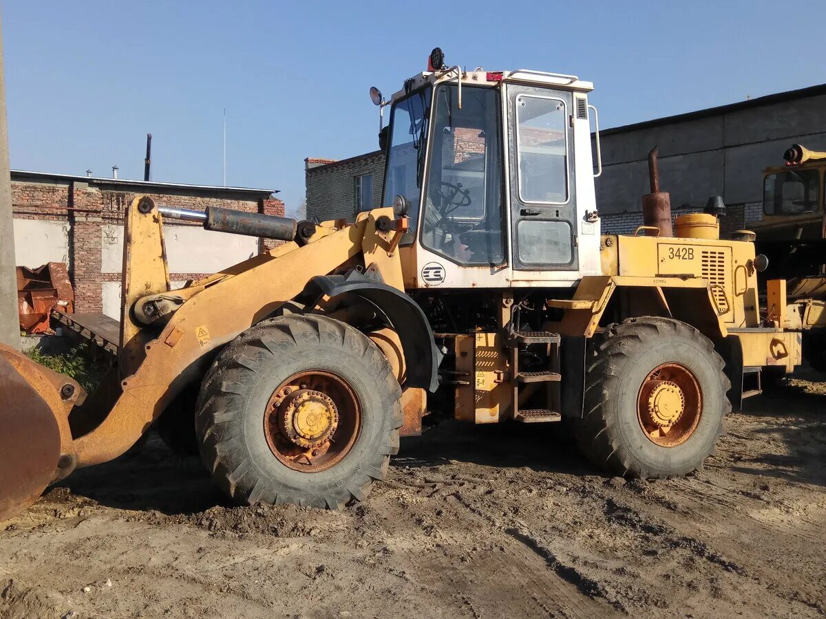 Трактор мтз 82. Экскаватор-погрузчик комацу 97s2. Фронтальный погрузчик амкодор 352с. Авито трактора погрузчики. Авито трактора погрузчики.