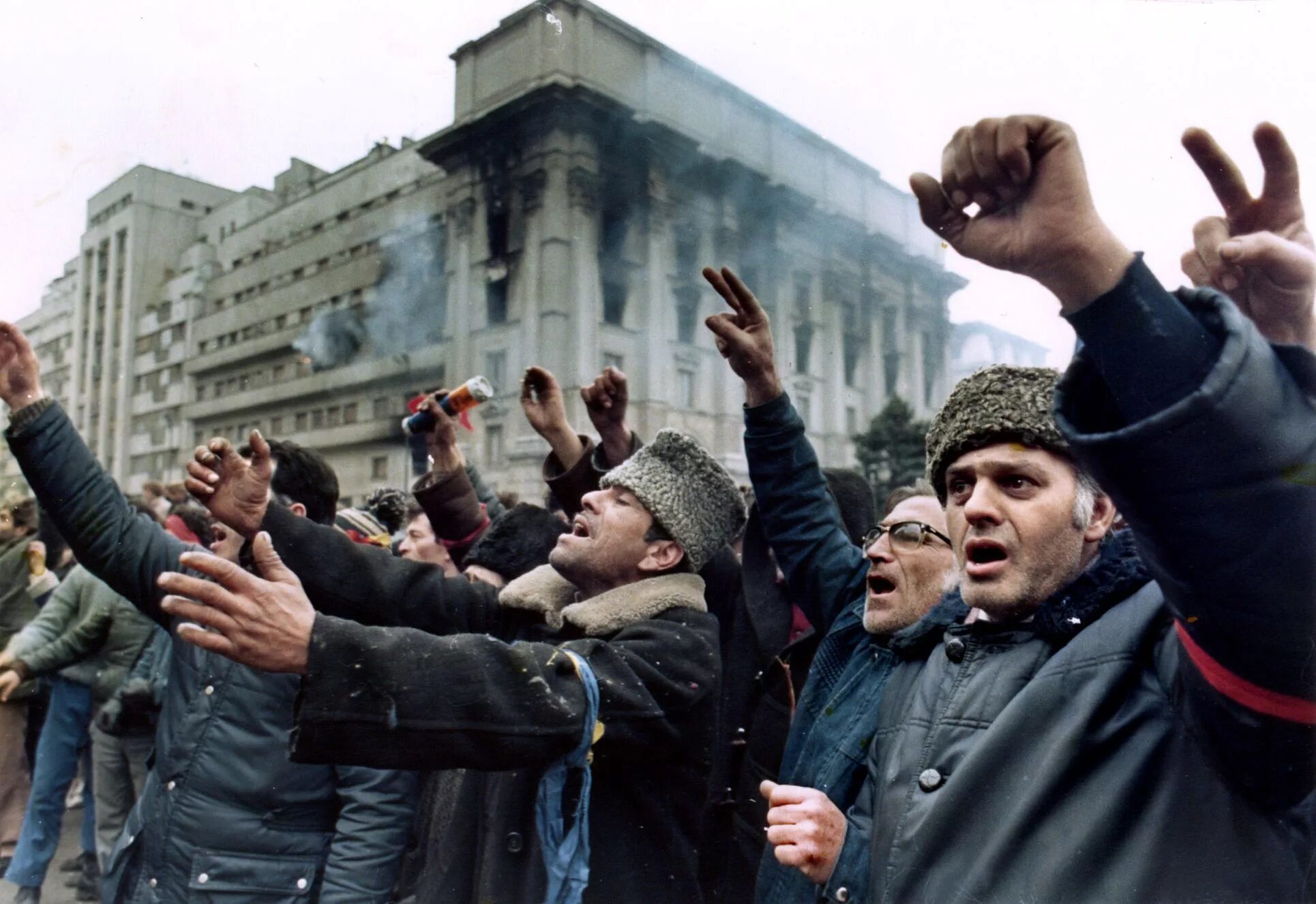 Смена власти революцией. Бархатные революции 1989. Румыния 1989 протестующие. Революция в Румынии 1989. Революция в Чехословакии 1989.