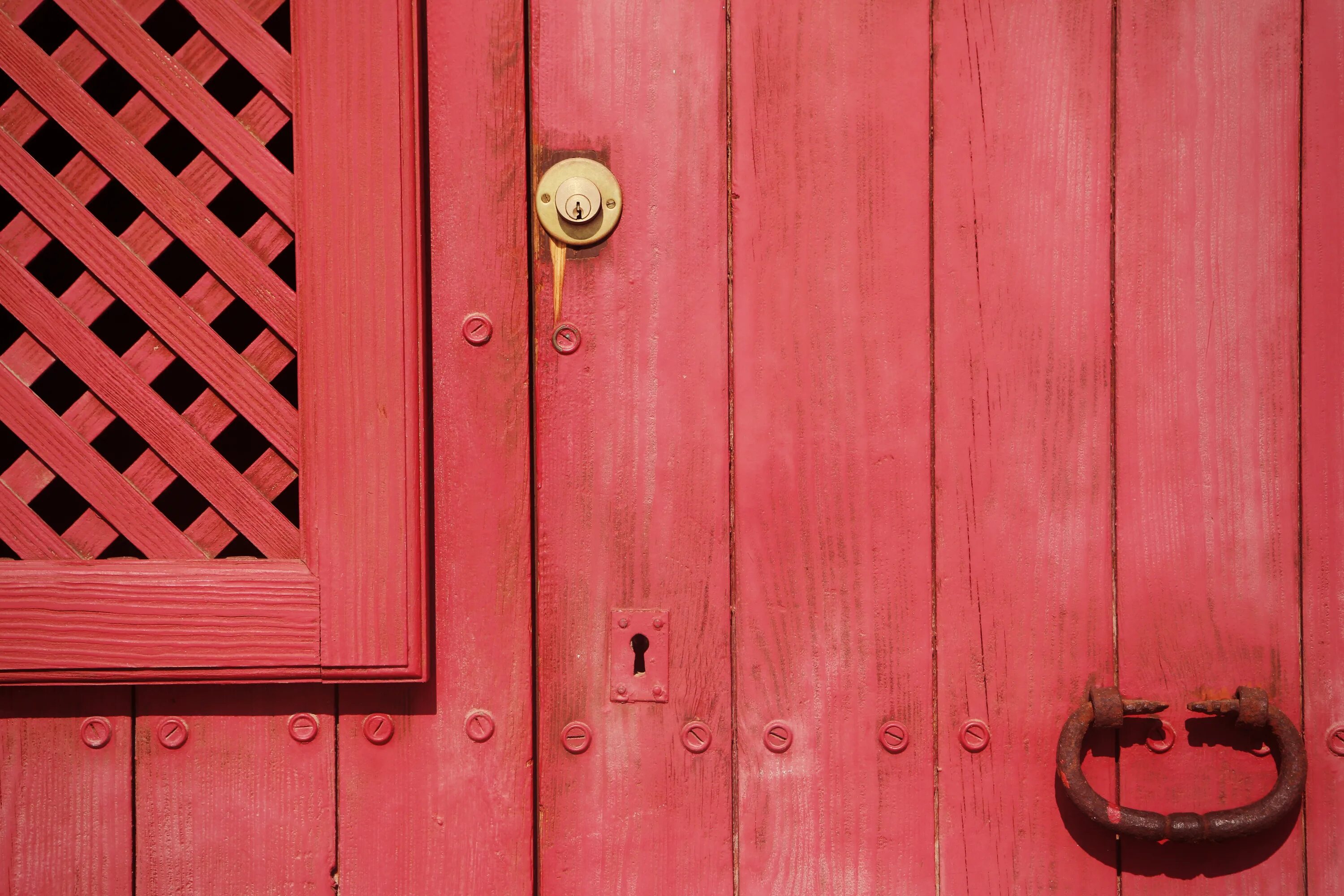 Как открыть красную дверь. Деревянная дверь. Красная деревянная дверь. Текстура деревянной двери. Деревянная дверь фон.