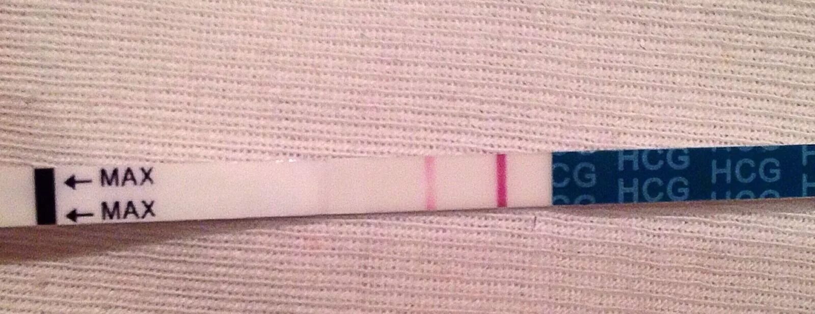 Картинки две полоски на тесте. Положительный тест на беременность. Тест с двумя полосками. Тест на беременность 2 поллсы. Две полоски беременности.