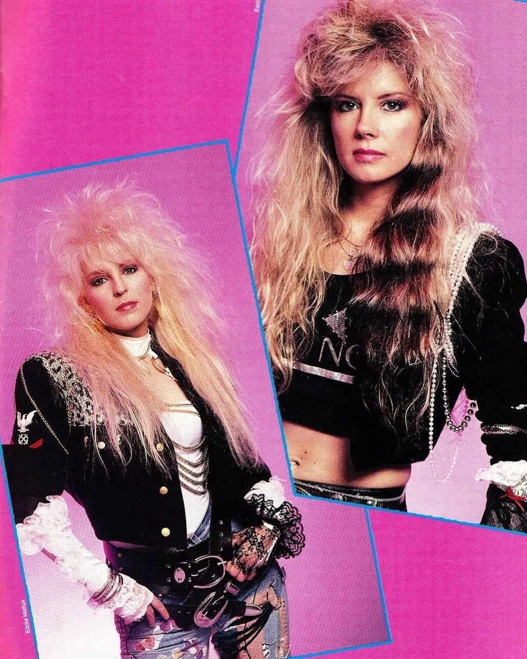 Группа mötley crüe 1981. Глэм монти. Глэм и вики. Глэм рок бонни. Солист группы твистед систерс.