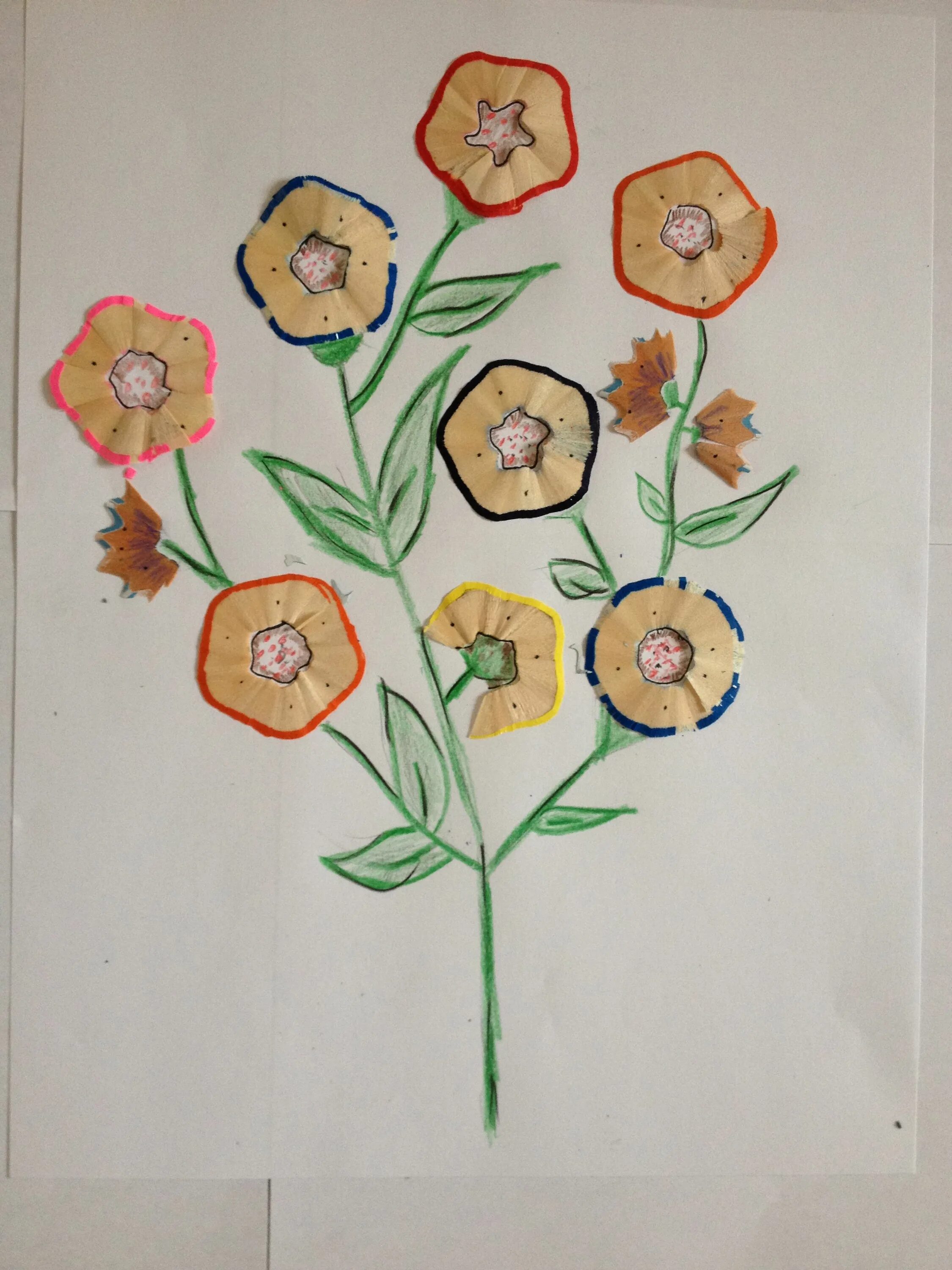 подарок маме фломастерами. фломастеры для рисования. мандала фломастерами. дерево из карандашных стружек. картины из стружки от карандашей.