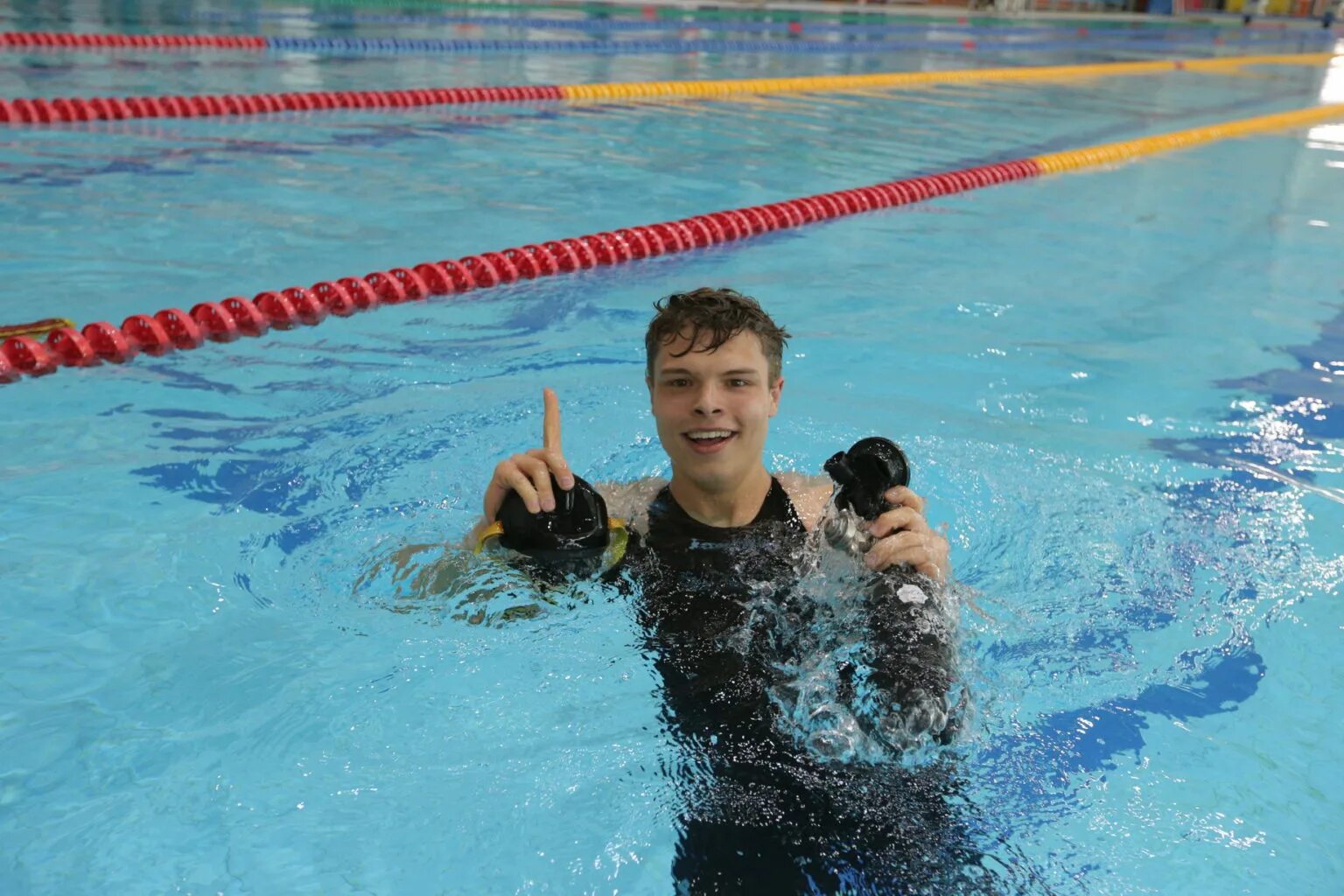 Плавание в ластах спб. Подводное плавание в ластах. Плавание в ластах ярослава быстрова. Невская волна медали. Плавание кубок москвы.