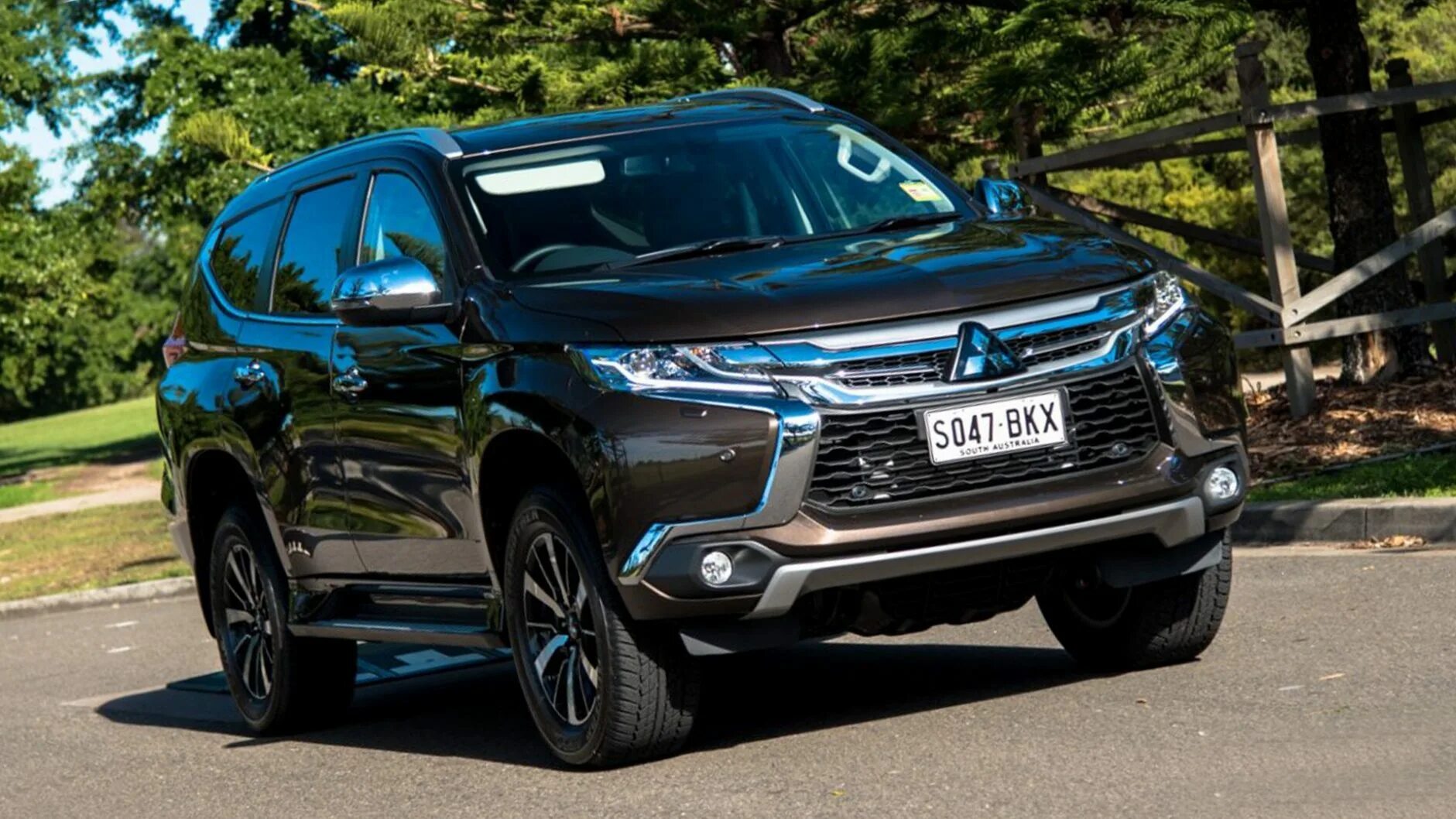 Mitsubishi pajero sport 5. Mitsubishi Pajero 2019. Мицубиси Паджеро 5 2020. Митсубиси Pajero 2019. Новый Митсубиси Паджеро 5.