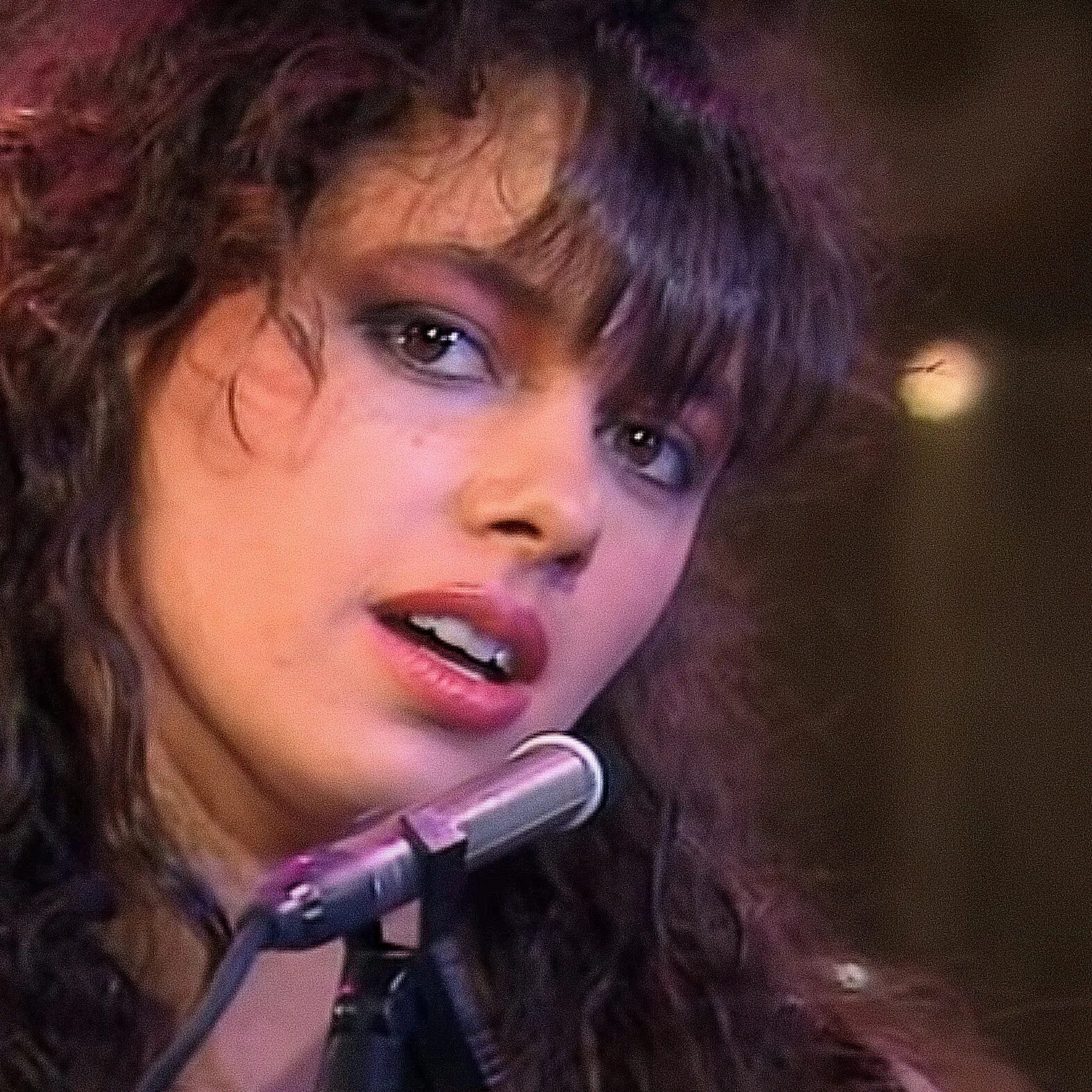 The Bangles. Anna LACAZIO. Susanna Hoffs. Bangles walk like