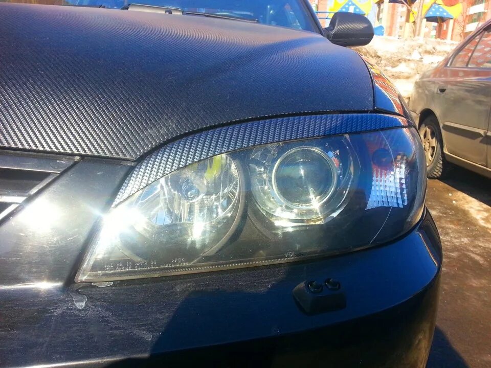 Ресницы на машину на фары. Реснички на фары. Реснички ваз 2110. Машина с ресничками. Шевроле ланос нижнии реснички фары нижний.