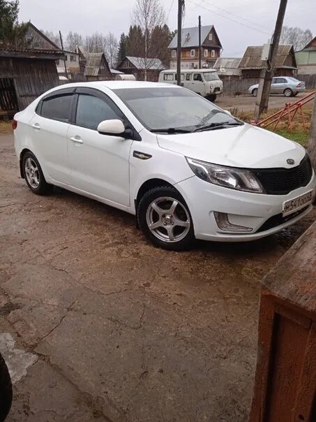 Киа Рио 12. Киа Рио 012. Kia Rio хэтчбек 12 года. Киа Рио 2012 1.4 механика зеленый.