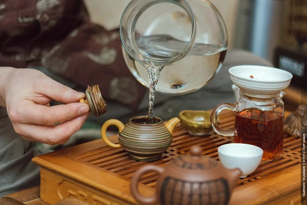 Время чая купить. Чайная церемония. Китайское чаепитие. Чайные традиции Китая. Чаепитие в Китае.