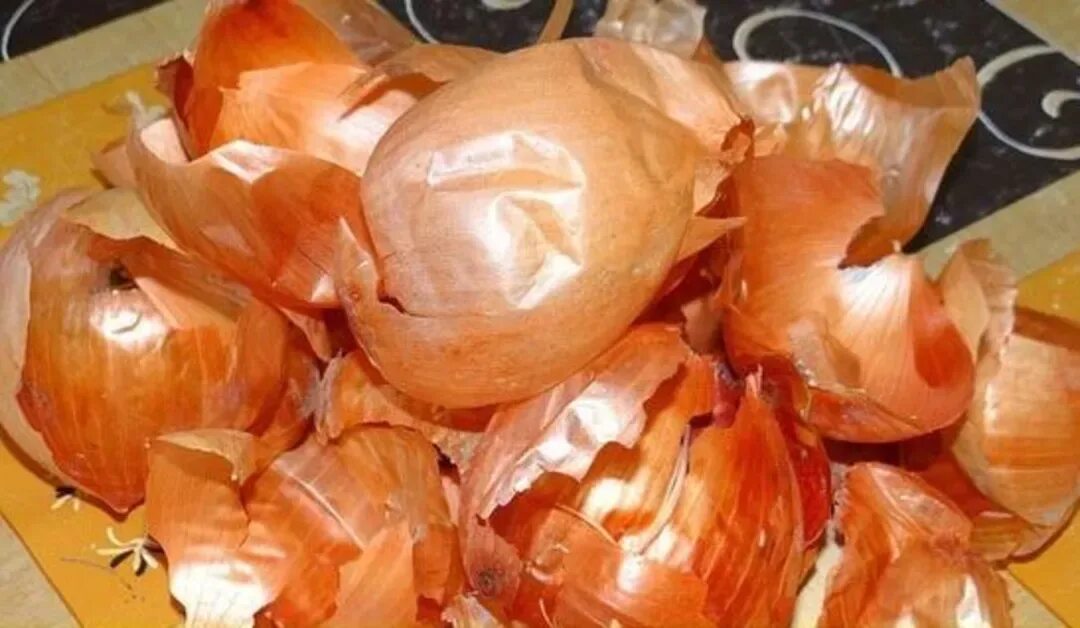 Куда применить луковую шелуху после покраски яиц