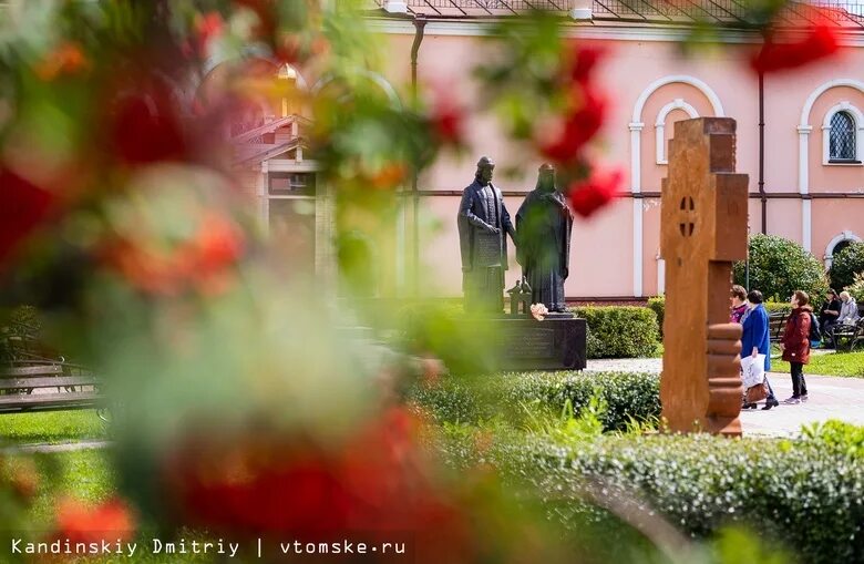 Петра и февронии в 2025 какого числа. Праздник петра и февронии в муроме. памятник петру и февронии в муроме. мощи петра и февронии в муроме.