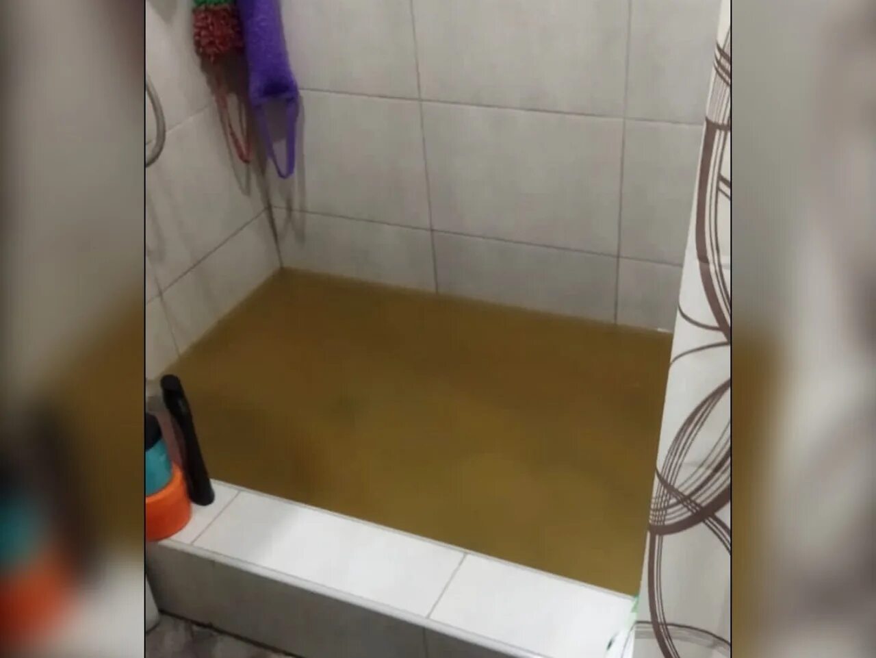 Потоп в ванне во сне. Потоп в ванне во сне. Ржавая вода коричневая. Потоп в ванне во сне. К чему снится затопление.
