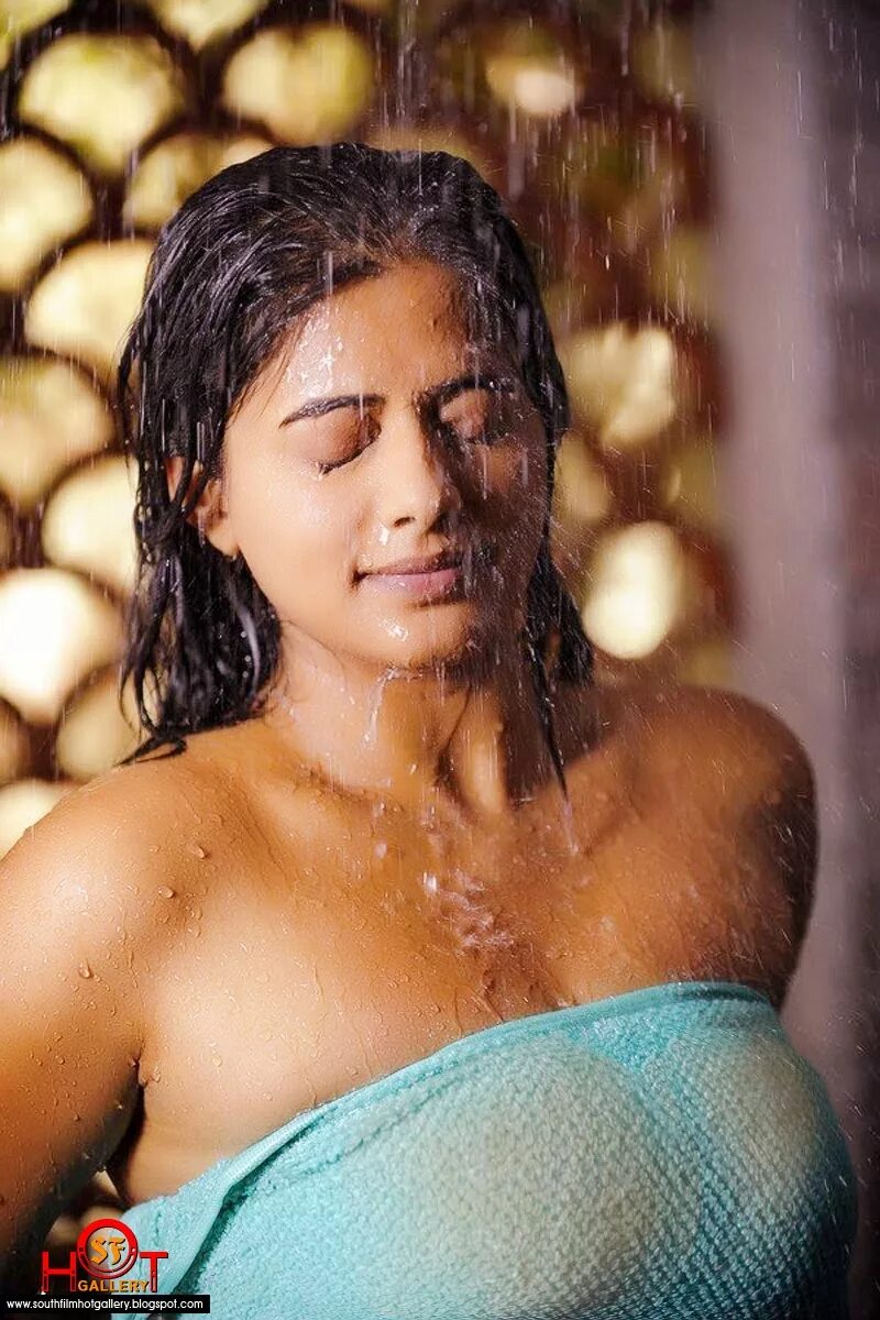 Wet bath. Indian bathing river wet. тамильские девушки фото. desi в ванной комнате. indian hot bath river.