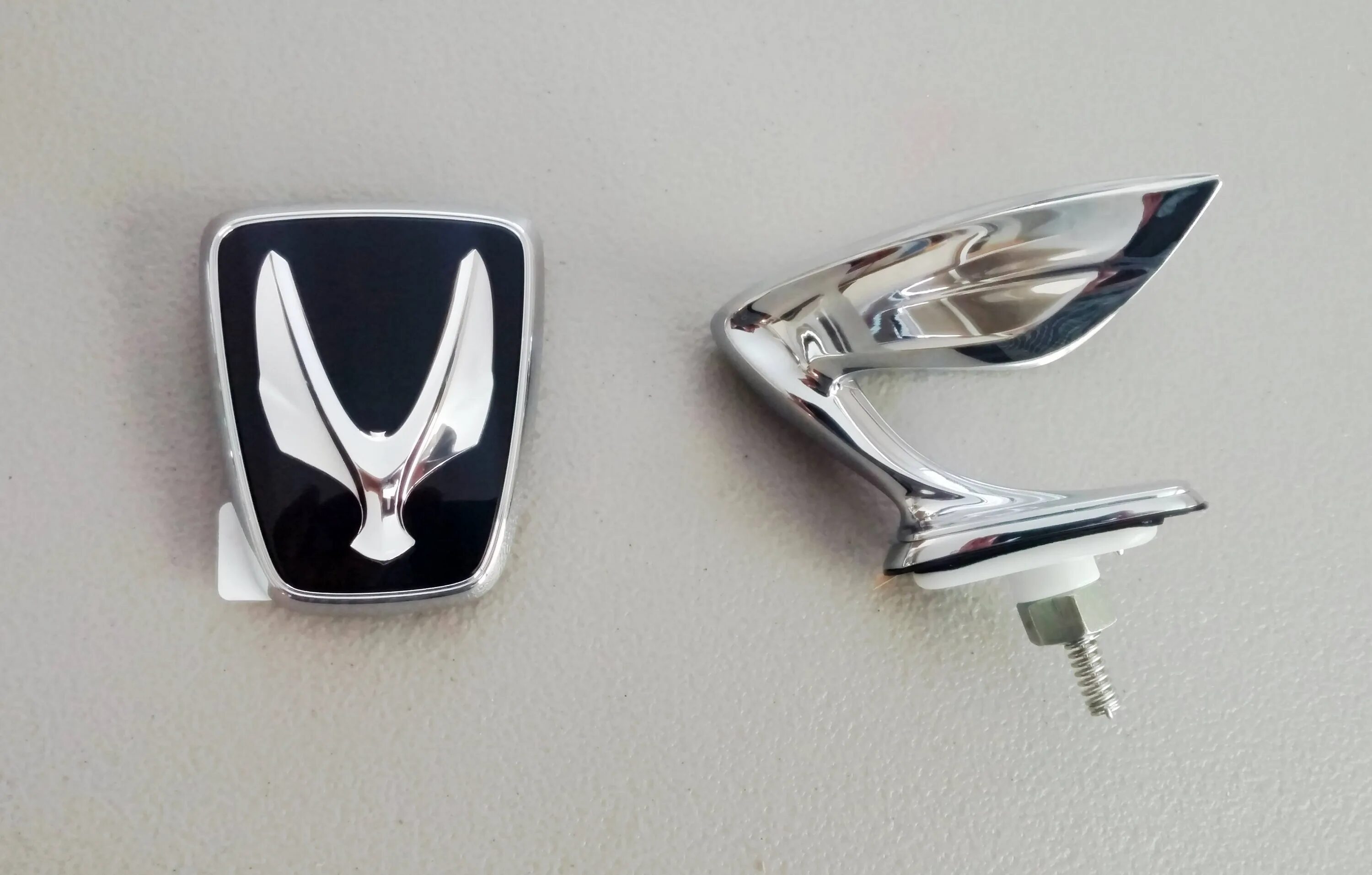 Значок на капоте. Hyundai Equus Emblem. Hyundai Equus logo. Hyundai Equus значок на капоте. Хендай Экус значок на капот птица.