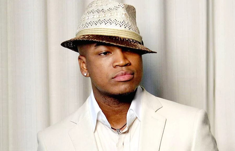 Ne yo everything. Ne-yo рэпер. Нейо Робса. Певец нейо личная жизнь. Ne-yo американский певец.