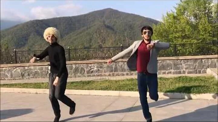 Алишка лезгинка. Лезгинка на машине. Чеченская лезгинка 2018. Девушка чеченская лезгинка. Лезгинка мадина мадина.