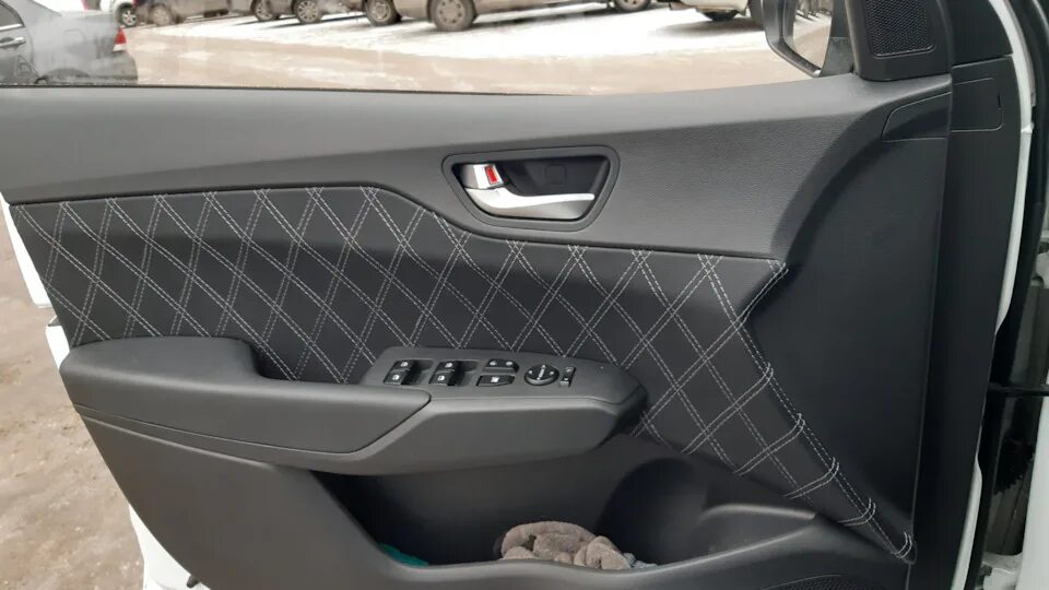 Обшивки солярис. Обшивки солярис 2. карты дверей hyundai solaris 2. вставки в двери hyundai solaris 2. перетяжка дверных карт солярис 2.