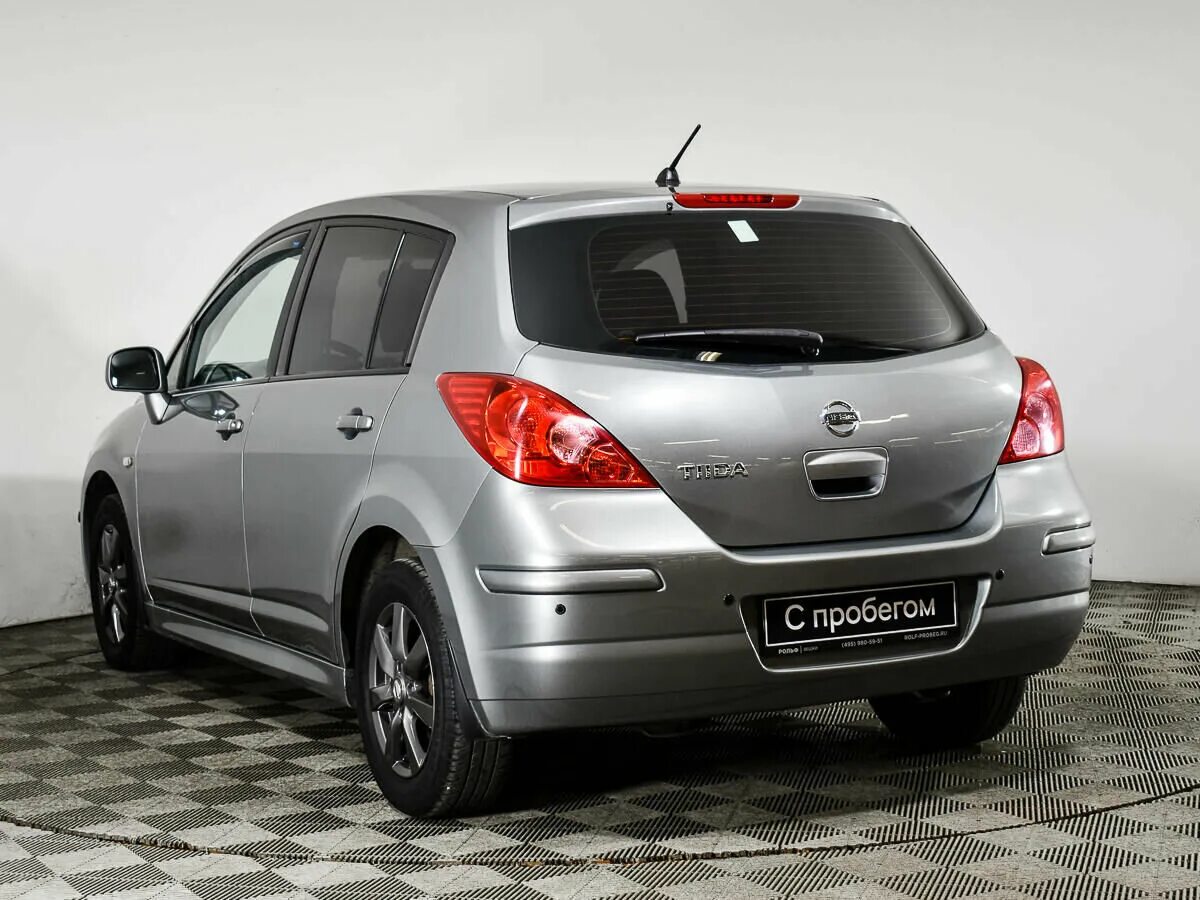 Ниссан тиида 2012 год. Nissan Tiida 2012. Nissan Tiida серый. Ниссан Тиида 2012 хэтчбек. Nissan Tiida 2013.