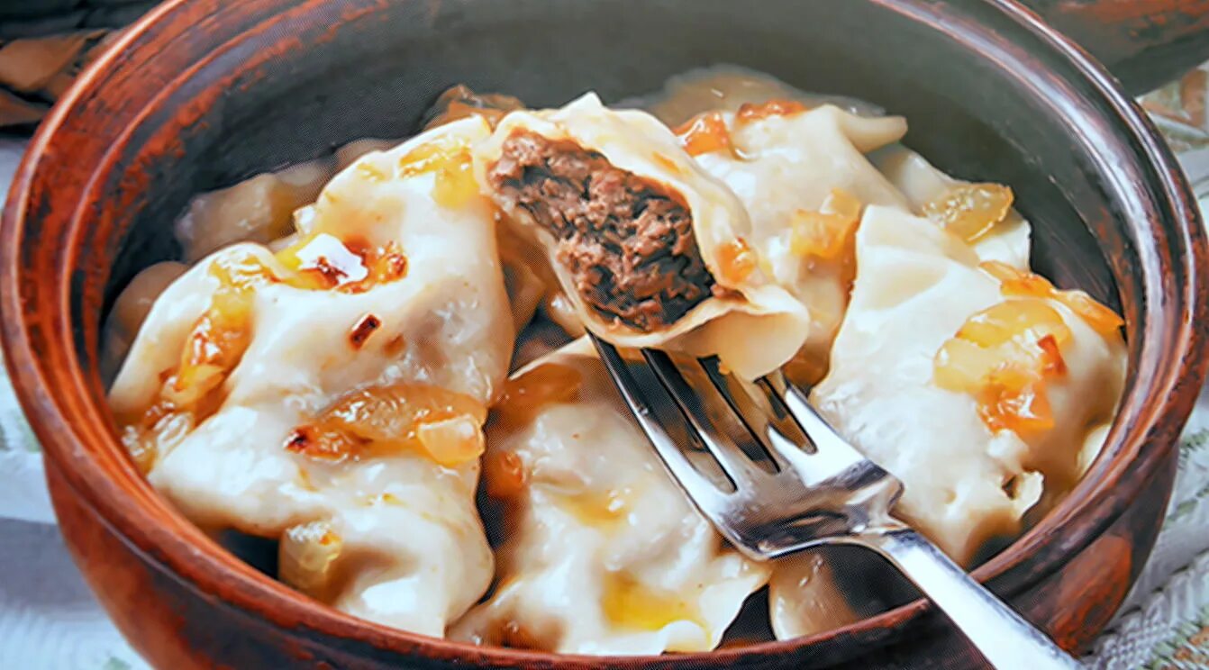Мясные вареники. Вареники с печенью. пельмени с ливером. вареники с печенкой. вареники с картошкой и мясом.