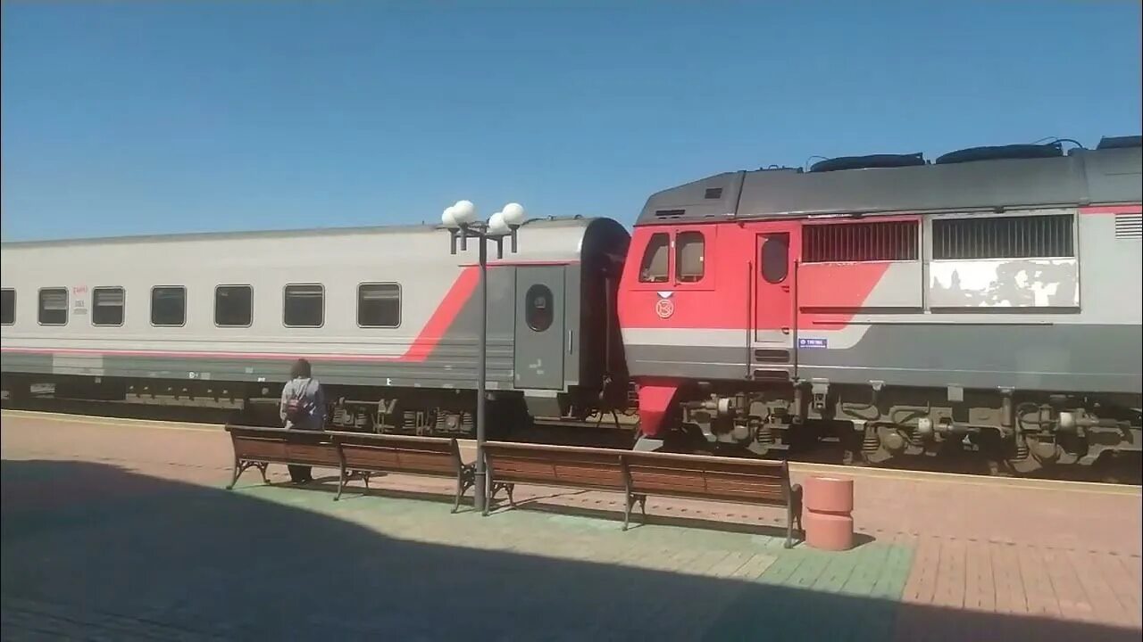 Железная дорога в алтайском крае. Поезд бийск. 2тэ10м краснодар-1. Поезд алтай пригород. Поезд тэп70.