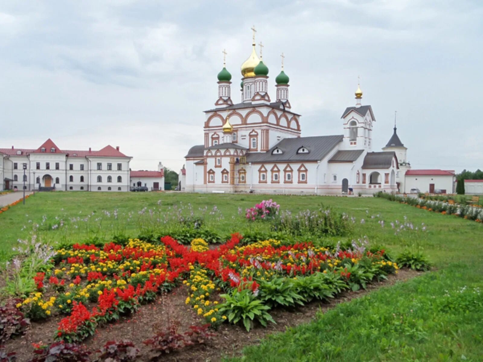 Свято-Троицкий Варницкий монастырь. Варницкий монастырь Ростов Великий. Варницкий монастырь Сергия Радонежского. Троицко Сергиев Варницкий монастырь.