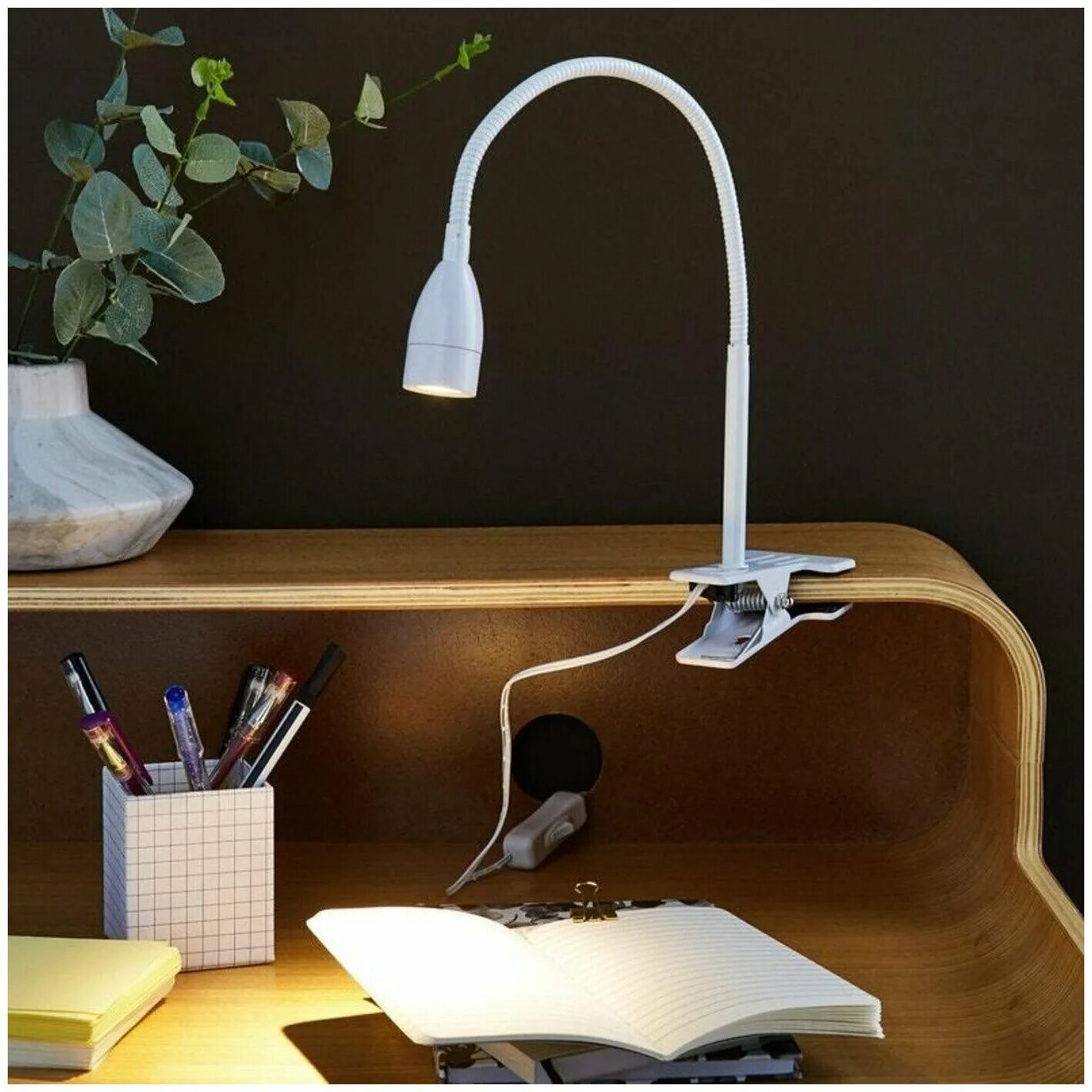 Anglepoise mini 75. Лампа на столе. Настольная. Настольная лампа national nl-67led. Светильник над рабочим столом.