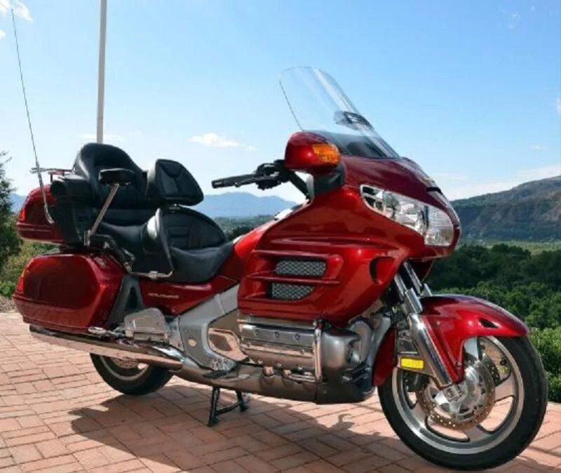 Купить голду 1800. Хонда Голд Винг 1800. Honda Goldwing 1800. Мотоцикл Хонда Голд Винг. Мотоцикл Хонда Голд Винг 1800.