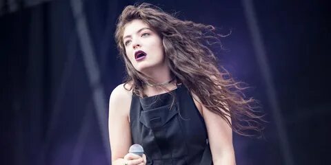 Ada певица