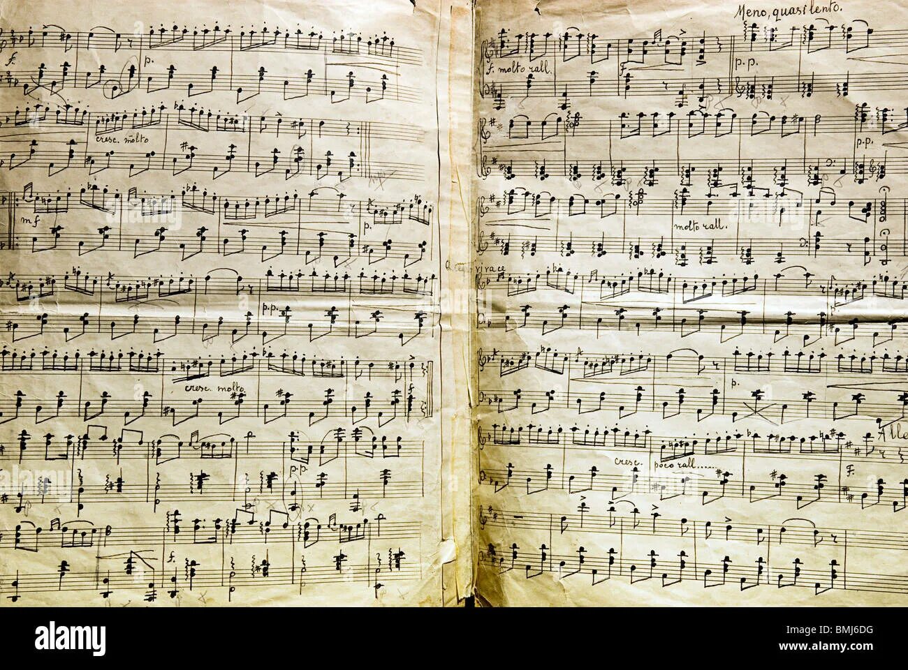 Old notes. Старая чистая музыкальная тетрадь. раскрытая нотная тетрадь. old note. music old notes.