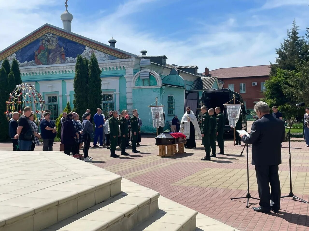 Новости батайское время. Церковь в Батайске на 50 лет октября. Администрация Батайска. 5 Мая прощание с погибшими. Батайск фото.