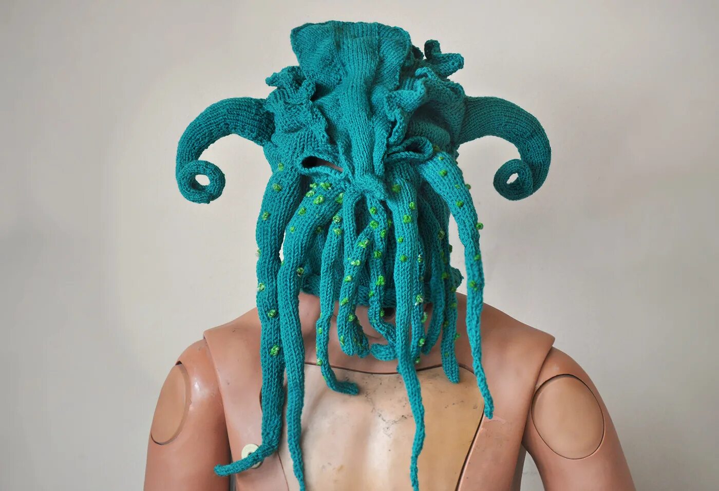 Шапка с дредами для сноуборда. Новогодний ктулху. Смешные шапки. Ктулху принт. Шапка осьминог ктулху.