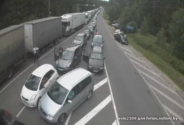 Очередь на погранпереходе брест