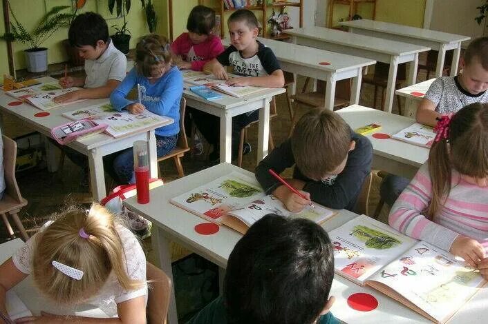 Занятия для детей подготовка к школе. Открытое занятие по подготовке к школе. Дети в подготовительной школе. Дети на занятии в детском саду. Подготовка к школе в детском саду.