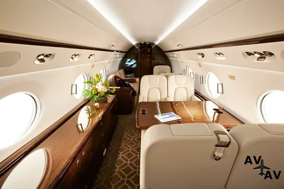 Cessna bravo 7 мест. Аренда самолета 6 букв. Beechcraft king air b200gt. Dassault falcon 10x салон. Latitude cessna салон.