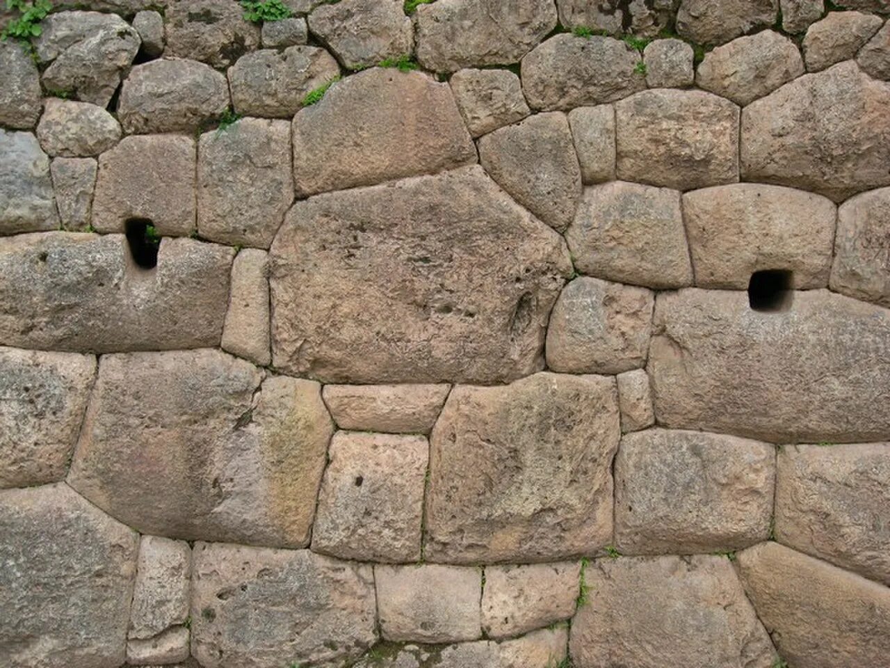 Stone placing. Пука Пукара Перу. Полигональная кладка Куско. Камни инков. Тамбомачай Перу.