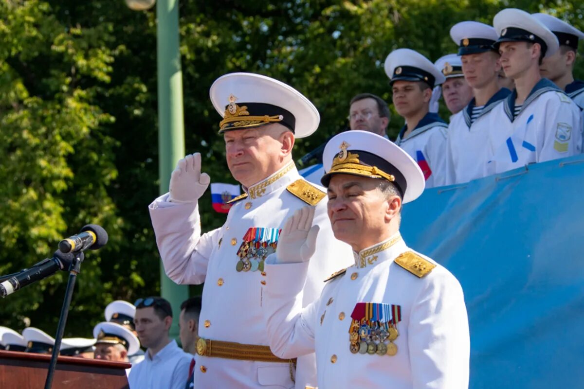 Знаменная группа вмф. Выпуск вунц вмф вма 2020. Вмф североморск. С днём военно морского флота. Парадная форма офицера вмф 2022.