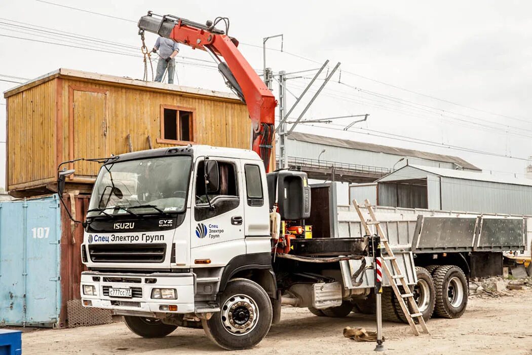 Нанять манипулятор в москве цена. Isuzu Giga 8x4 манипулятор. Манипулятор 9 тонн. КАМАЗ низкорамный манипулятор. Isuzu Giga (c-Series).