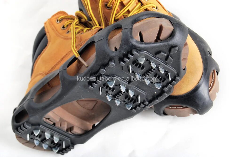 Зимние ботинки с нескользящей подошвой. Ice traction cleats. бутсы для льда. чехлы на ботинки от льда. ботинки что лазить по льду.