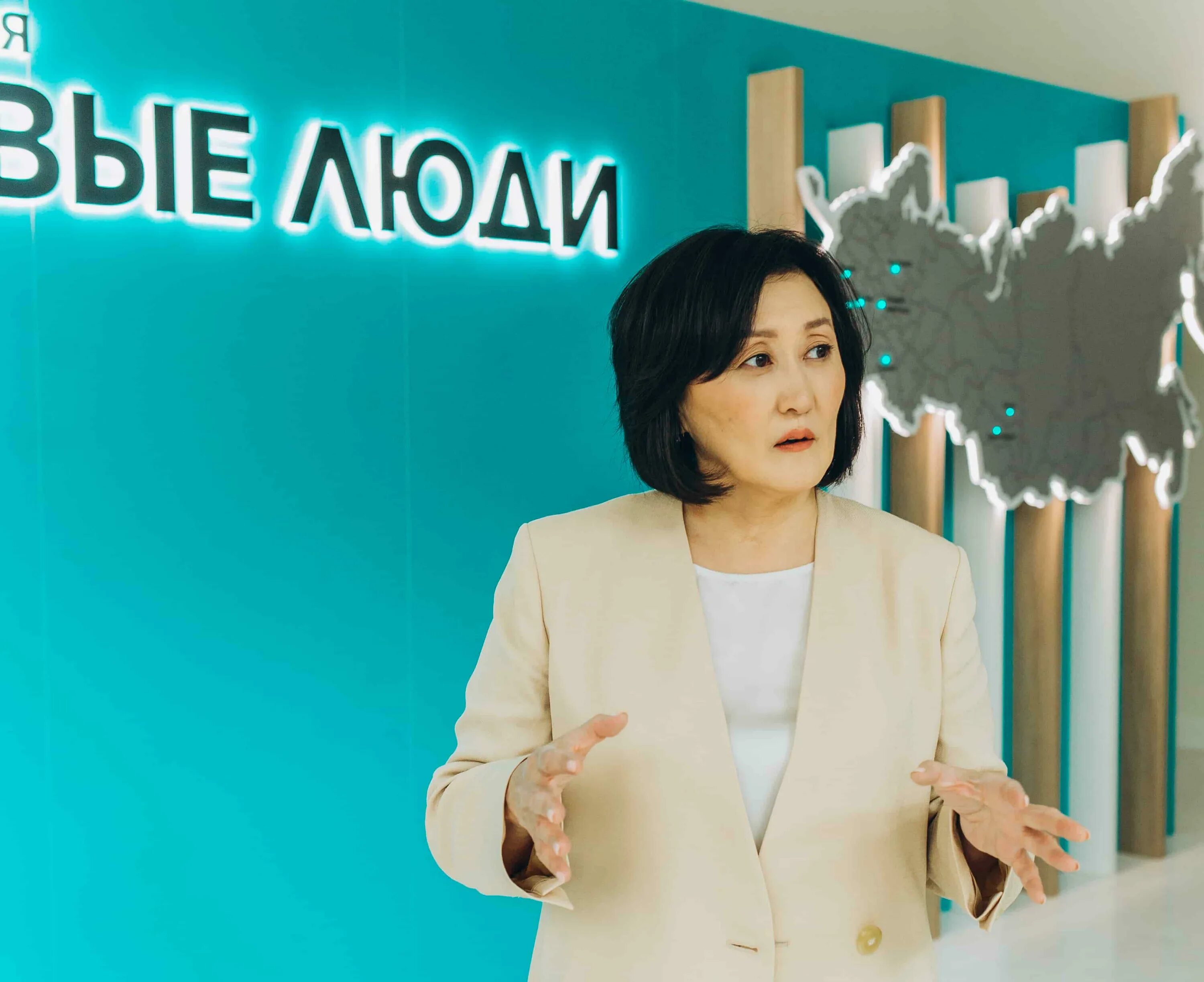 Сардана авксентьева депутат. Мэр якутска сардана. Сардана авксентьевна. Сардана владимировна авксентьева. Мэр якутска авксентьева.