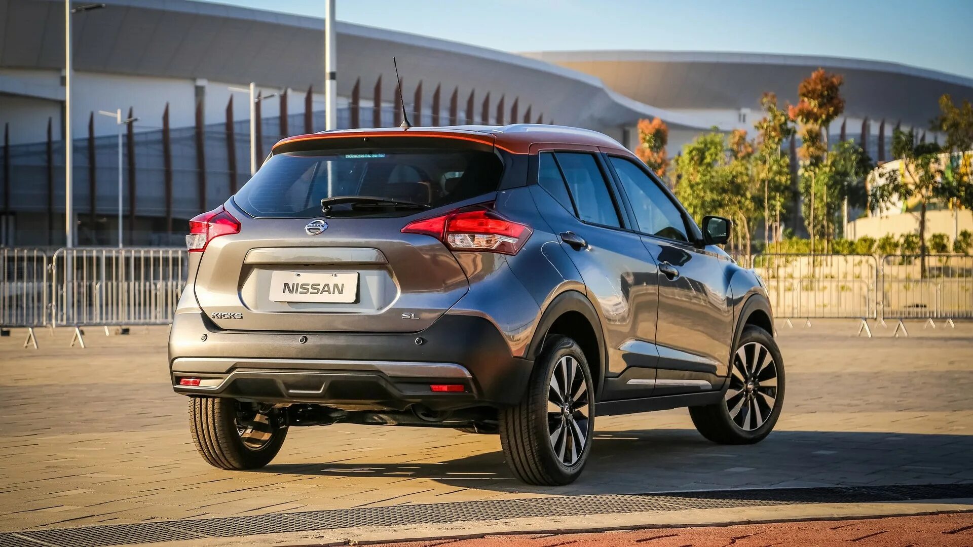 Кроссоверы на механике. Nissan Kicks. Ниссан кроссовер 2016 года. Nissan Kix 2017. Кроссоверы Nismo.