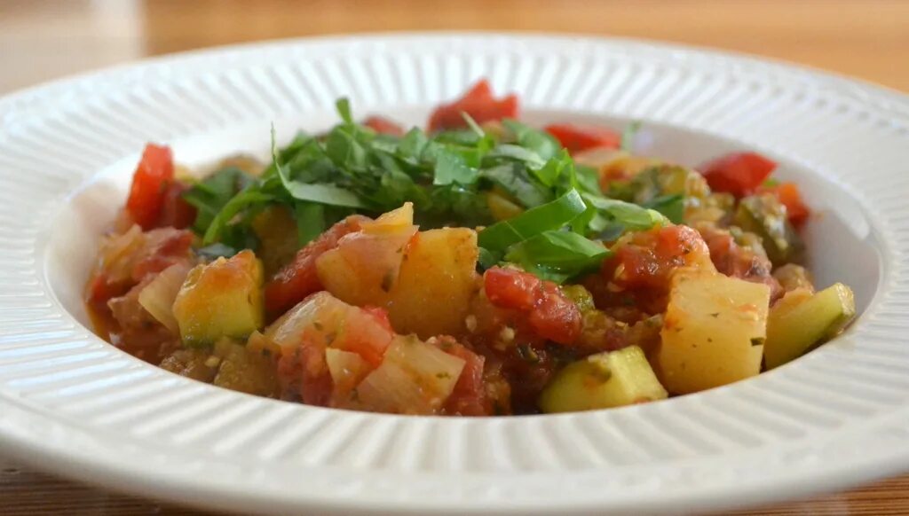 Овощное рагу с мясом кабачками капустой. Овощное рагу. Рагу из овощей. Овощное рагу фото. Кабачковое рагу.