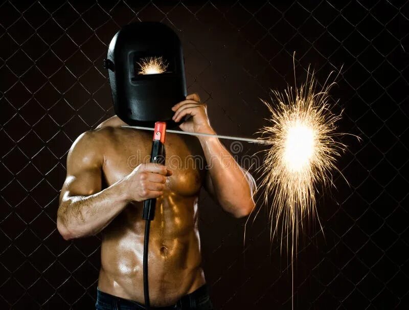 Ночная смена фильм комедия. Павел деревянко и владимир яглыч. Сварщик стриптизер. Сварщик стриптизер. Сантехники стриптизеры.