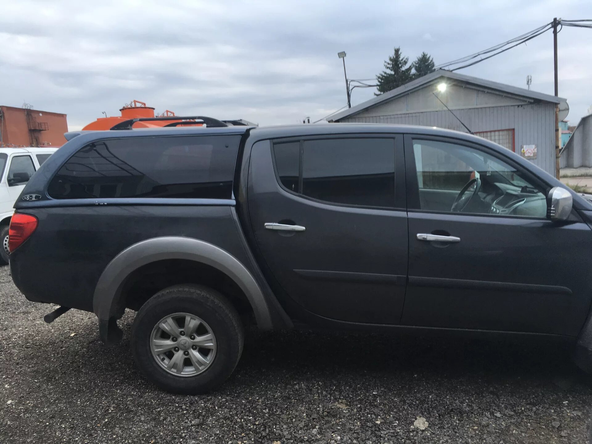 Мицубиси l200 v 2 4 2019. L200 mitsubishi сбоку. Митсубиси л200. Mitsubishi l200 2021. Митсубиси l200 с кунгом.